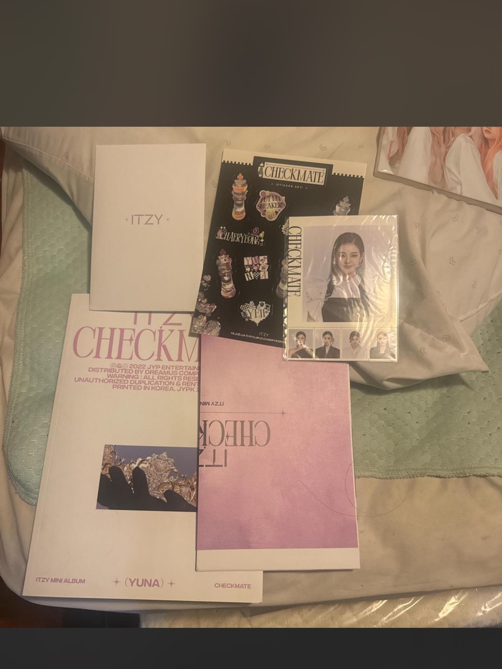 Checkmate Mini Album (Pink) - K-Pop Media CD Package